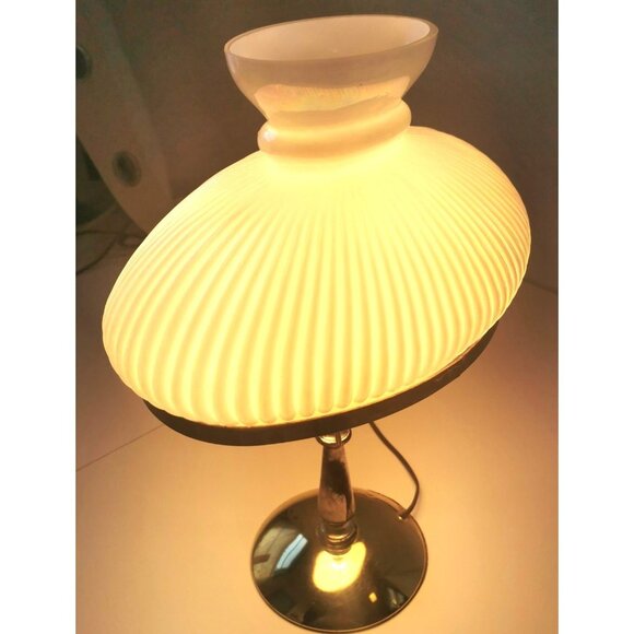 Table Lamp Beautiful Milk Glass Ribbed Shade Brass Base Vintage Rare Italy - Picture 6 of 15